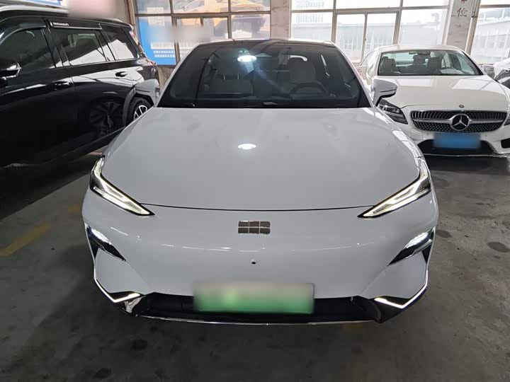 Фото 3 - Geely Galaxy E8