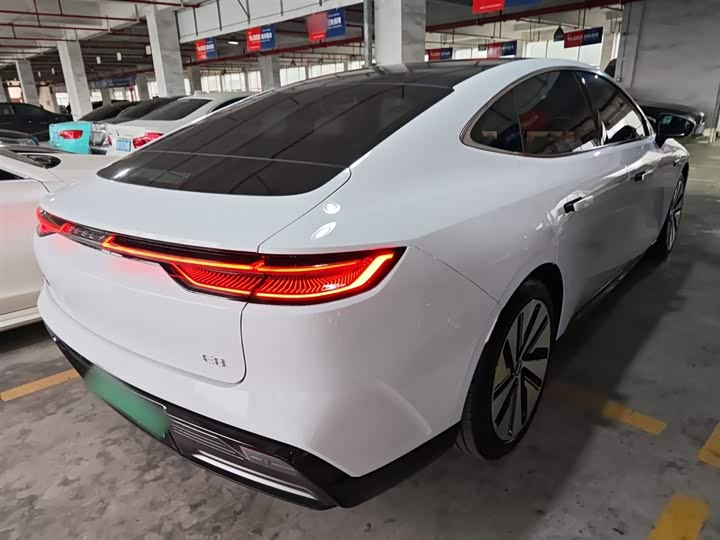 Фото 7 - Geely Galaxy E8