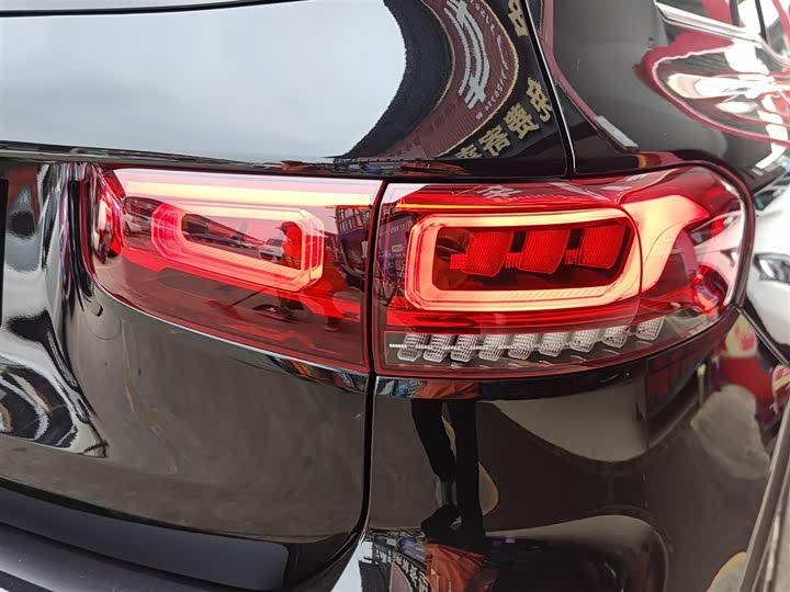 Фото 8 - Mercedes-Benz GLB-Class