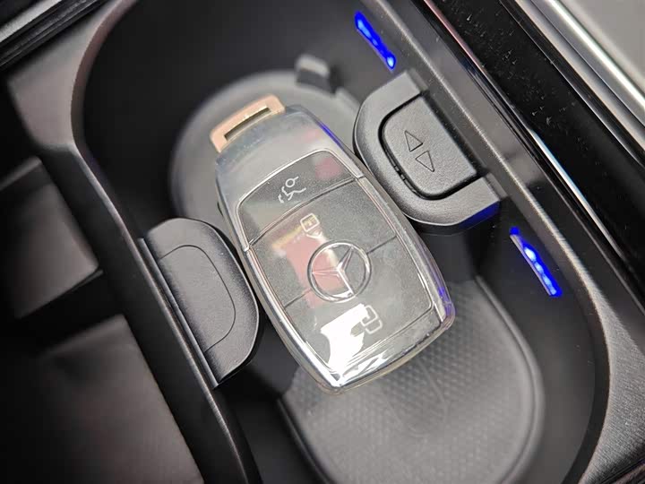 Фото 9 - Mercedes-Benz GLB-Class