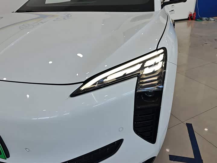 Фото 5 - Hongqi EH7