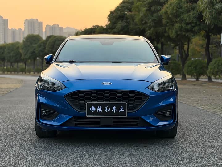 Фото 2 - Ford Focus