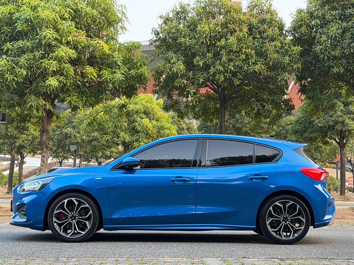 Фото 4 - Ford Focus