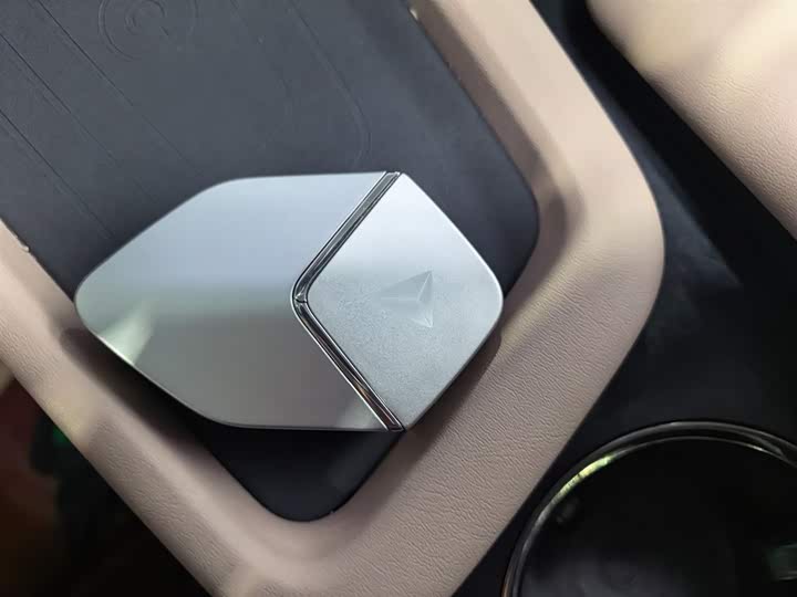 Фото 9 - Changan Deepal SL03