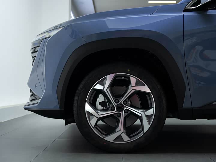 Фото 8 - Geely Atlas L