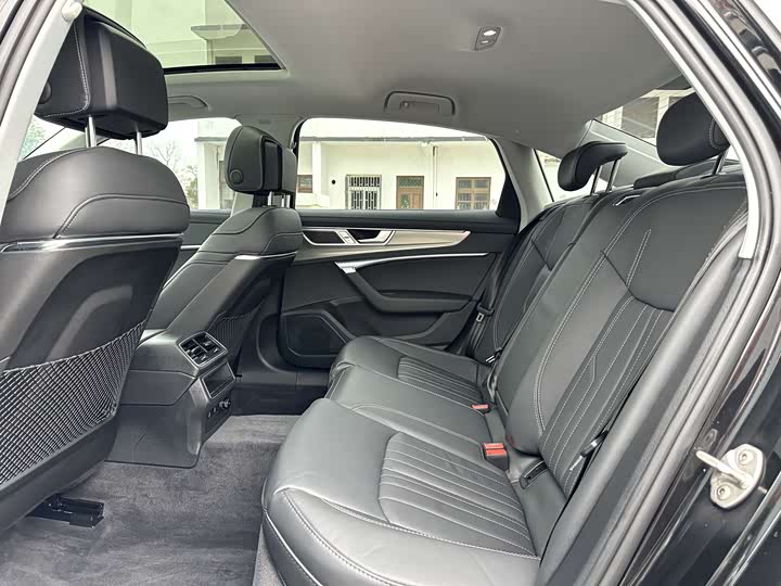 Фото 6 - Audi A6L