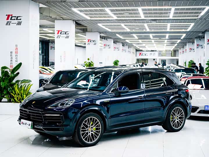 Фото 1 - Porsche Cayenne Hybrid