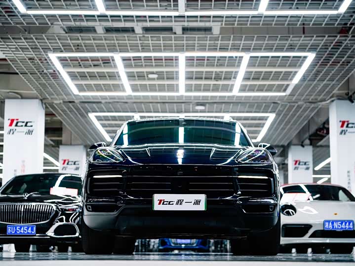 Фото 3 - Porsche Cayenne Hybrid