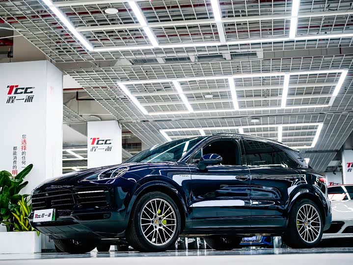 Фото 4 - Porsche Cayenne Hybrid