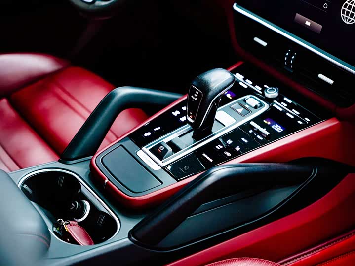 Фото 9 - Porsche Cayenne Hybrid