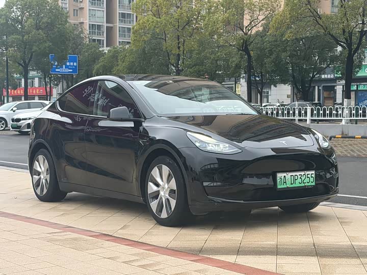Фото 3 - Tesla Model Y