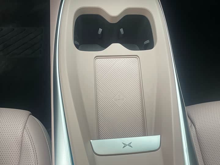 Фото 9 - XPeng Mona M03