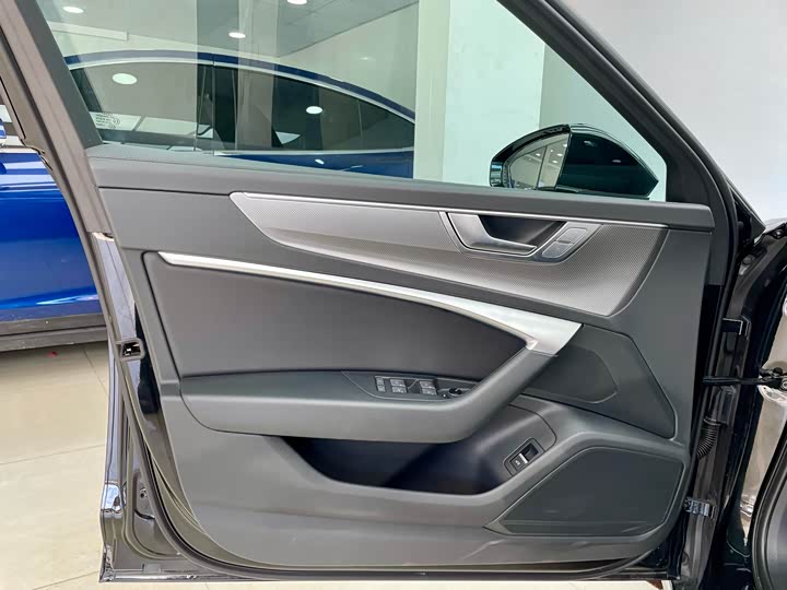 Фото 7 - Audi A6L