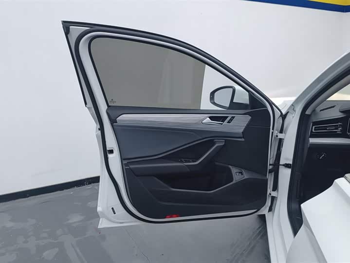 Фото 7 - Volkswagen Sagitar L