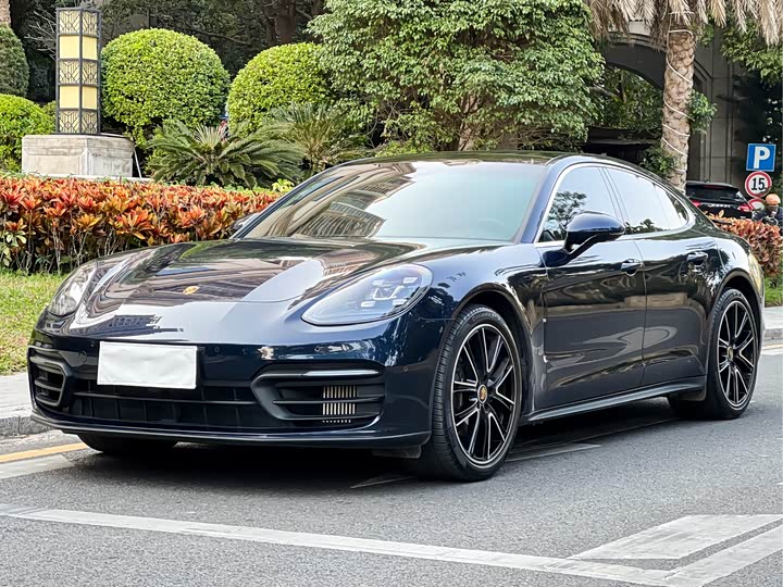 Фото 1 - Porsche Panamera