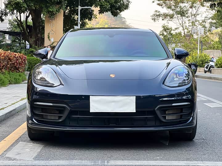 Фото 2 - Porsche Panamera