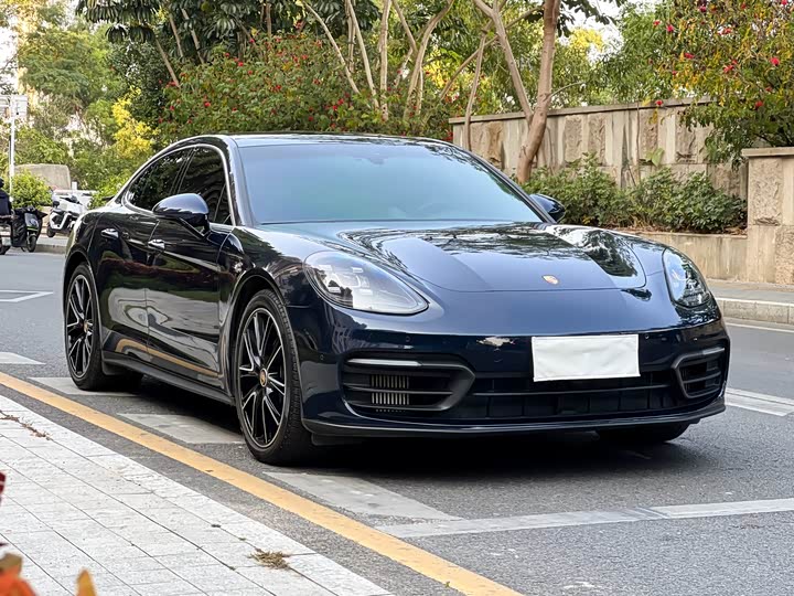 Фото 3 - Porsche Panamera