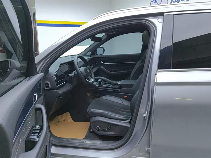 Фото 9 - Geely Monjaro