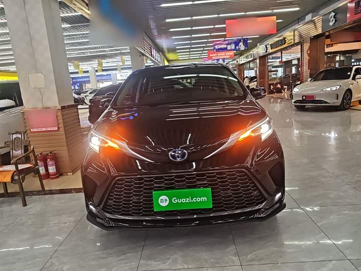 Фото 2 - Toyota Granvia