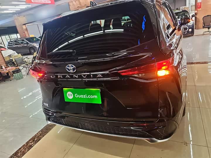 Фото 5 - Toyota Granvia