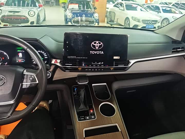 Фото 9 - Toyota Granvia