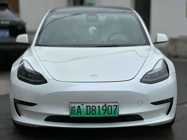 Фото 2 - Tesla Model 3
