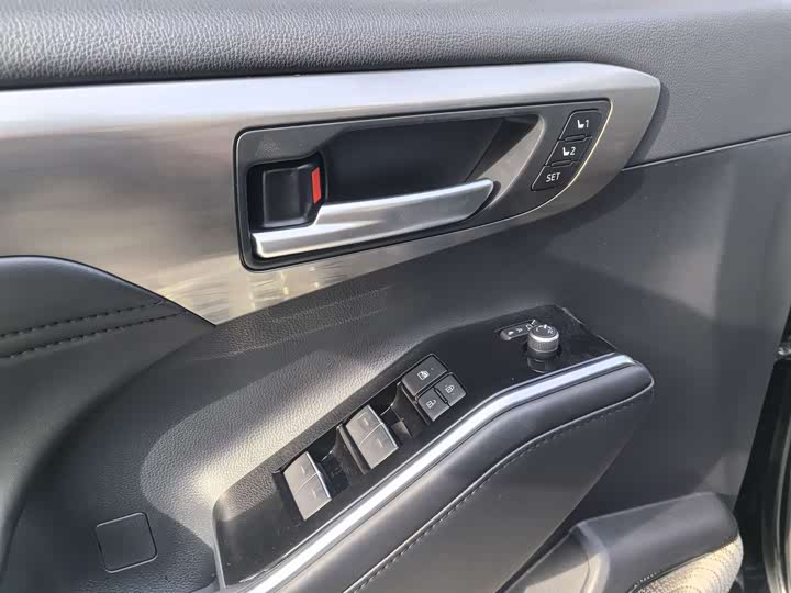 Фото 7 - Toyota Highlander