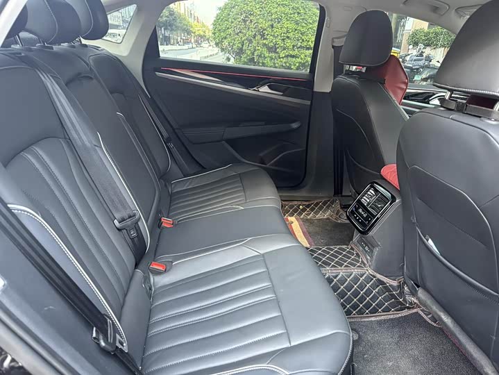 Фото 7 - Volkswagen Passat