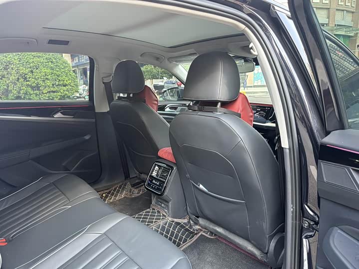 Фото 8 - Volkswagen Passat