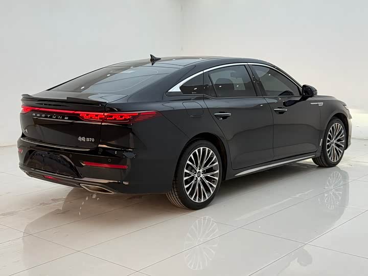 Фото 8 - Bestune B70