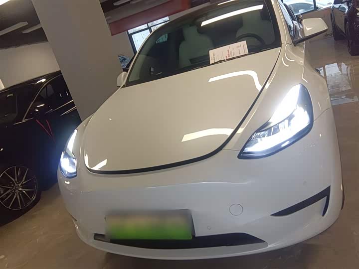 Фото 3 - Tesla Model Y