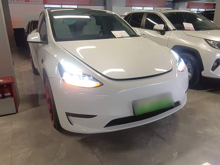 Фото 4 - Tesla Model Y