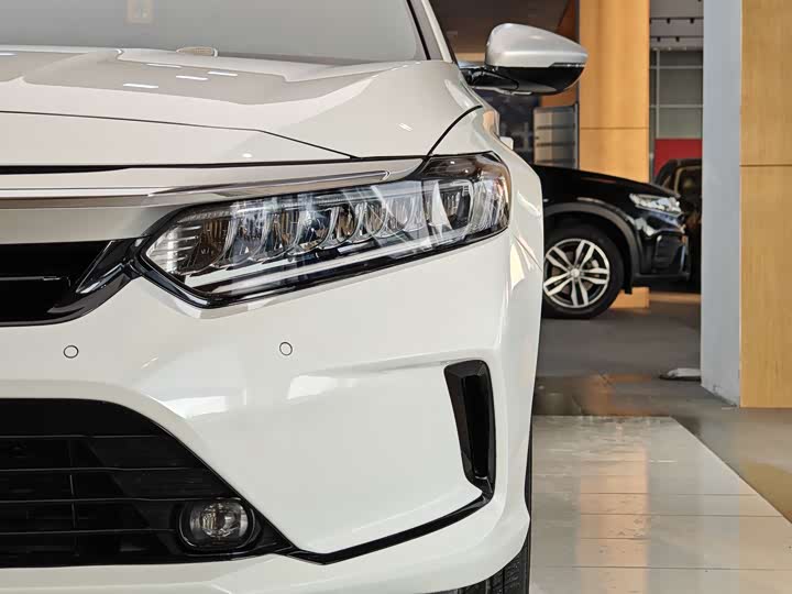 Фото 2 - Honda Inspire