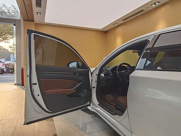 Фото 7 - Honda Inspire