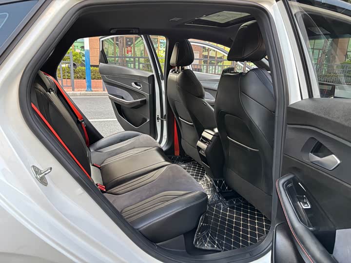 Фото 8 - Geely Binrui