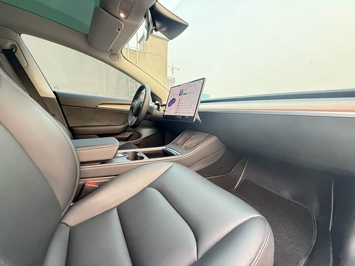 Фото 6 - Tesla Model 3