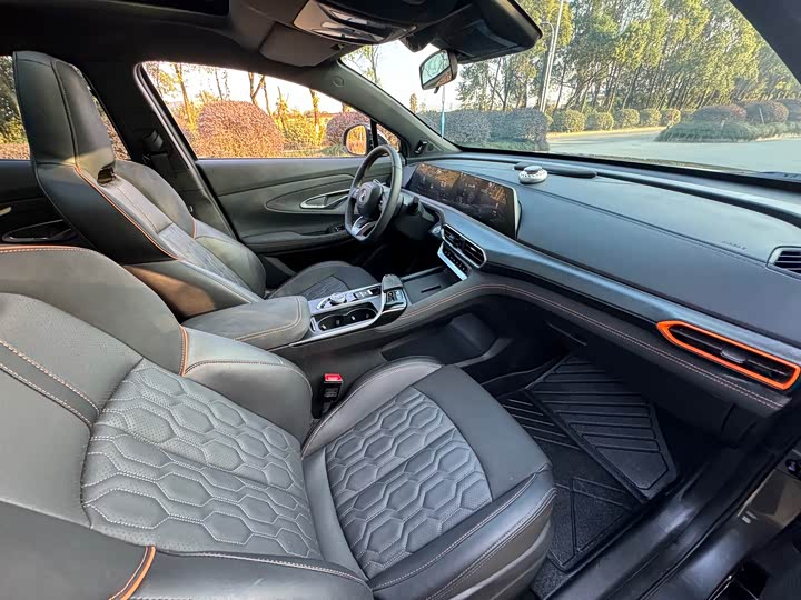 Фото 9 - Changan UNI-T