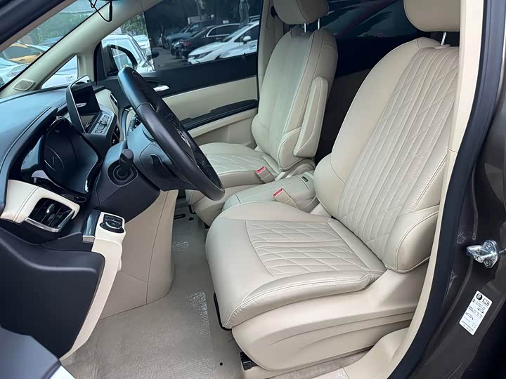 Фото 8 - Buick GL8 ES