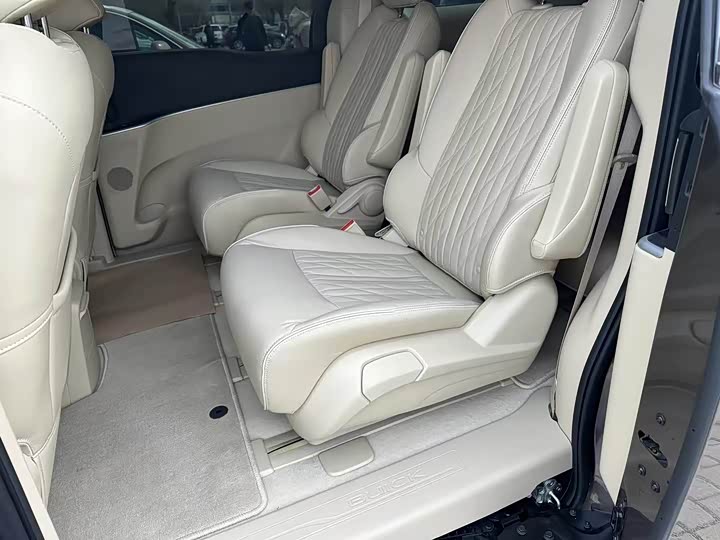 Фото 9 - Buick GL8 ES