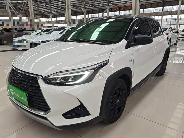 Фото 2 - Toyota Yaris L Hatchback