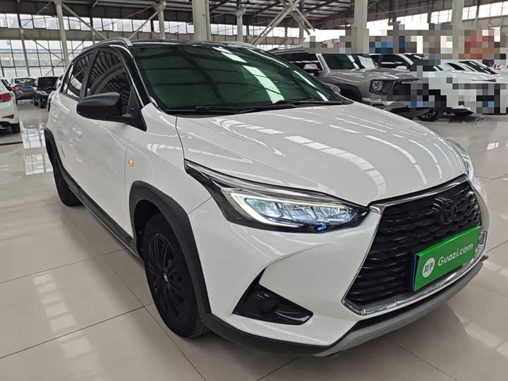 Фото 4 - Toyota Yaris L Hatchback