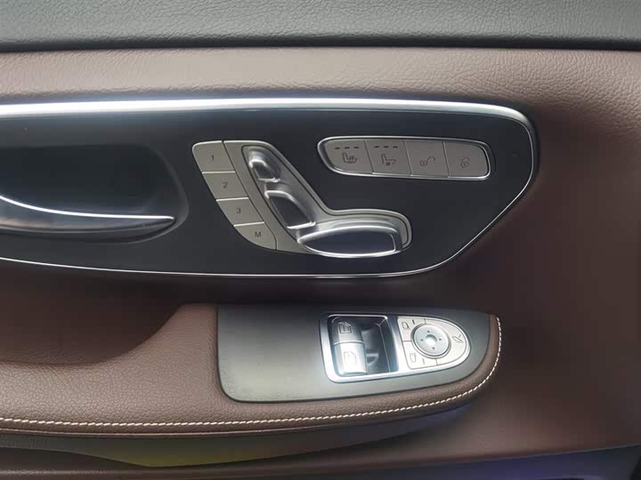 Фото 9 - Mercedes-Benz V-Class