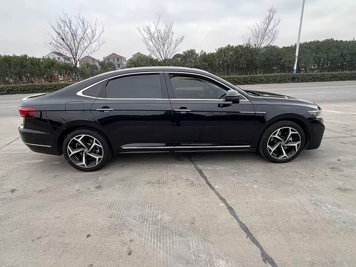 Фото 9 - Volkswagen Passat