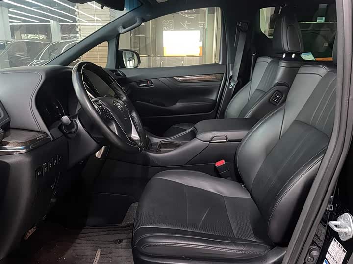 Фото 8 - Toyota Vellfire