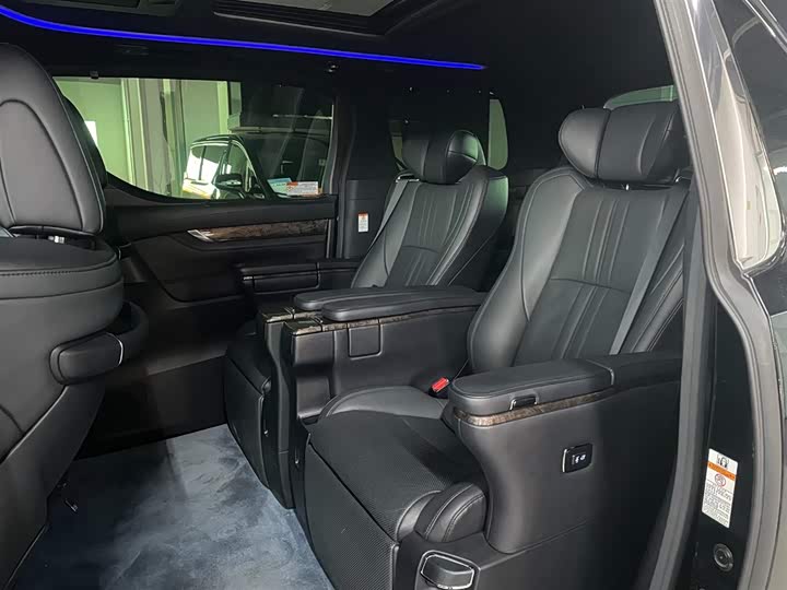 Фото 9 - Toyota Vellfire