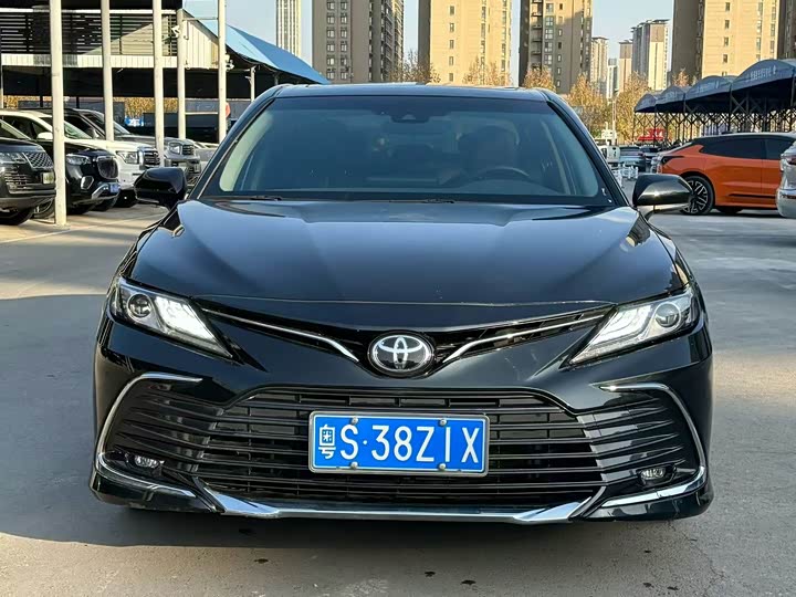 Фото 2 - Toyota Camry