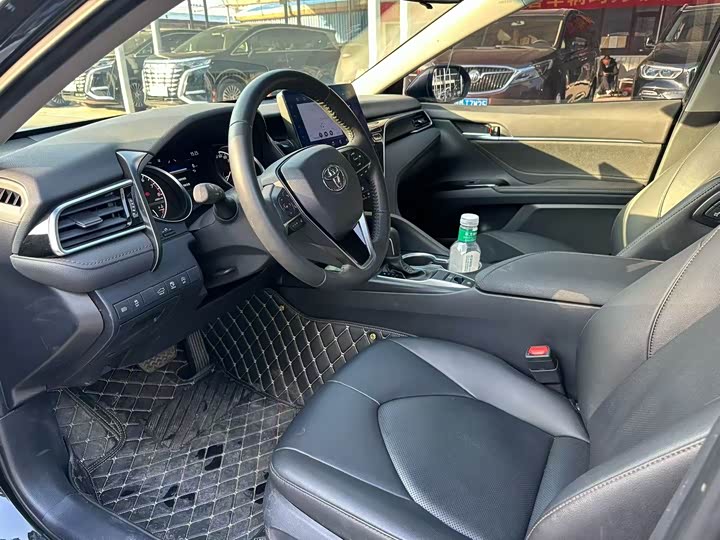 Фото 4 - Toyota Camry