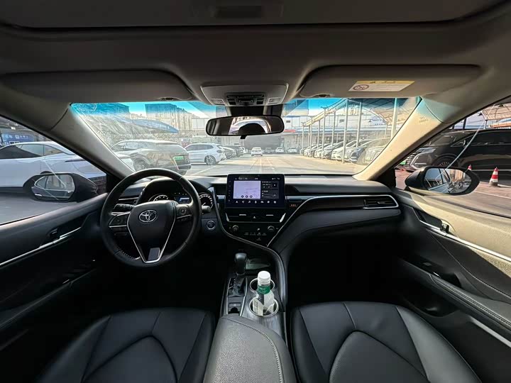 Фото 5 - Toyota Camry