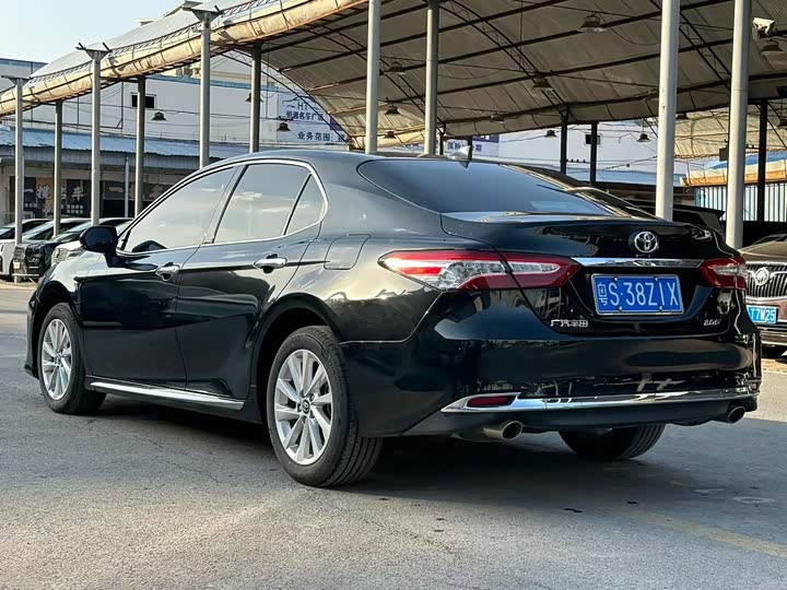 Фото 7 - Toyota Camry