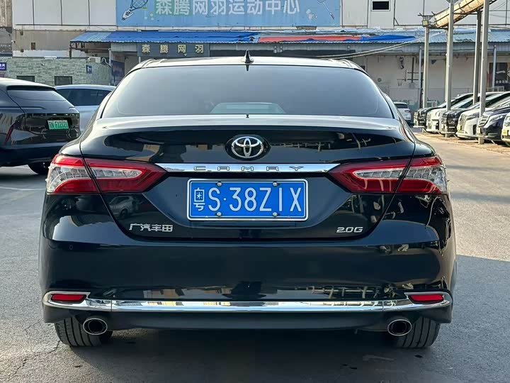 Фото 8 - Toyota Camry